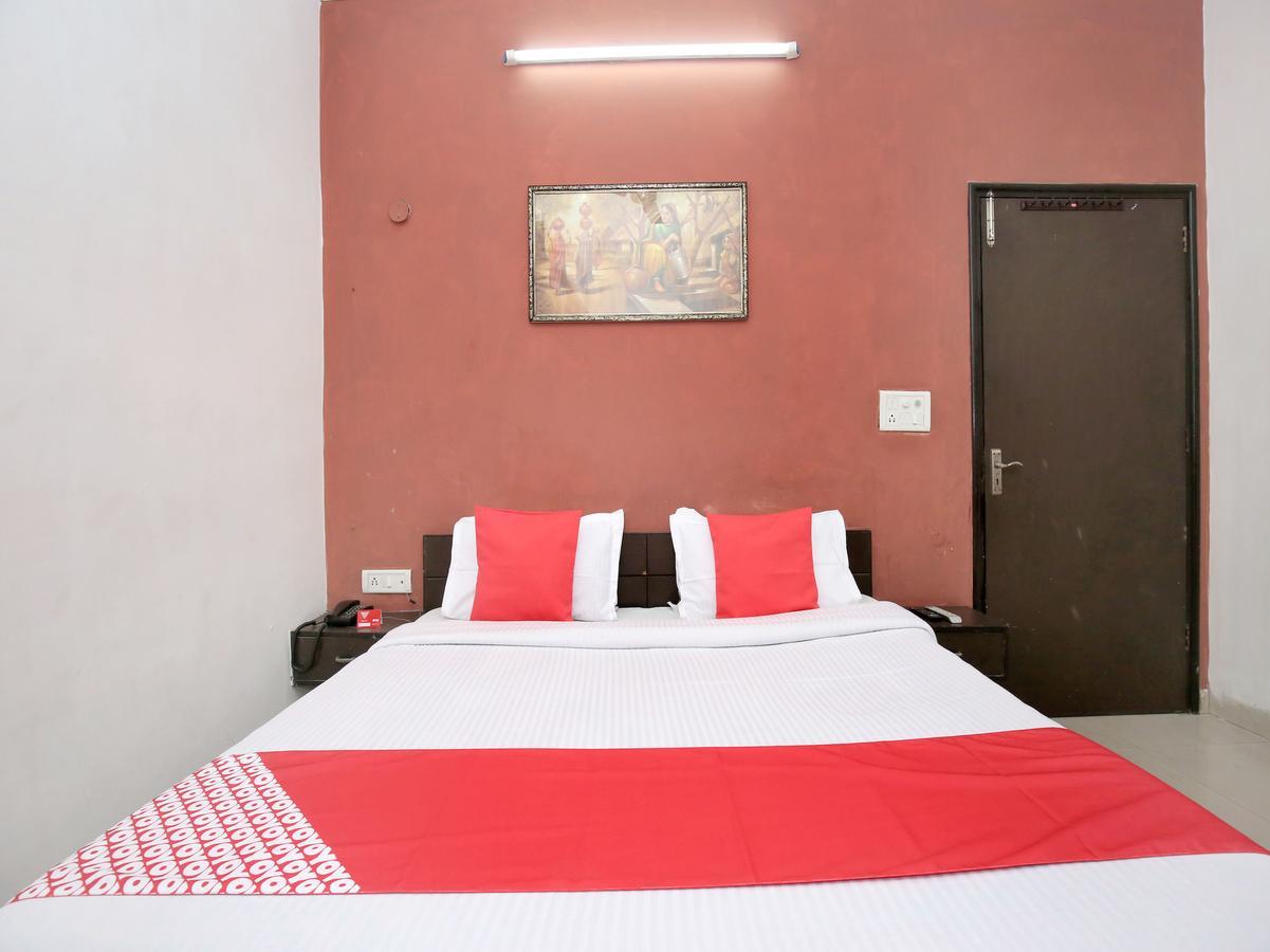אמריצר Oyo 12972 Hotel Krishna Castle מראה חיצוני תמונה